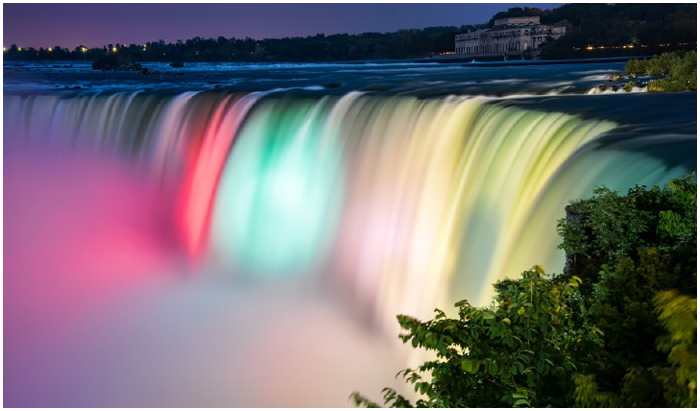 NHỮNG THÁC NƯỚC ĐƯỢC CHIẾU SÁNG TUYỆT ĐẸP Ở NIAGARA